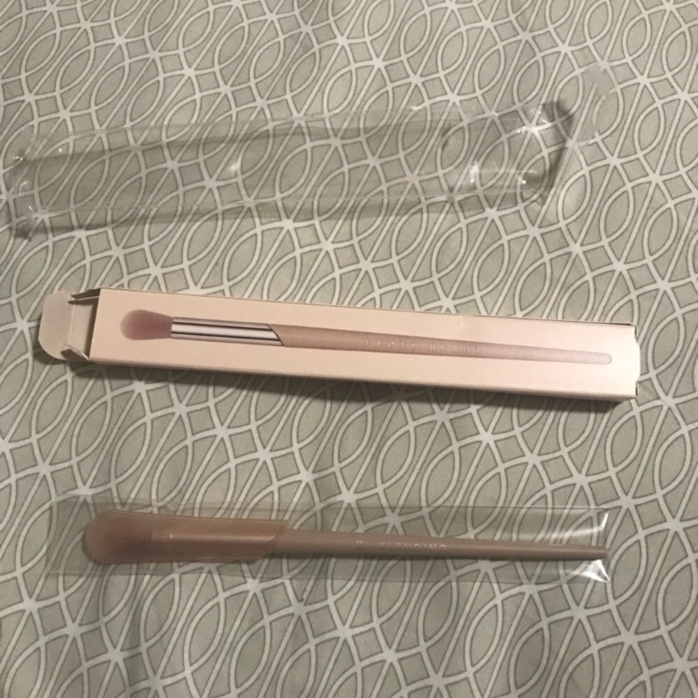 fenty beauty 210 tapered blending brush